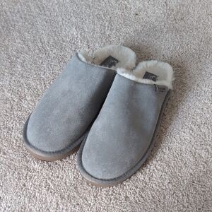 Koolaburra by UGG Gray Suede Slippers